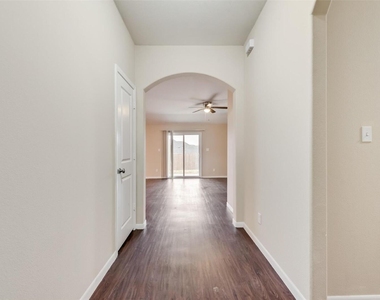 3318 Brookstone Drive - Photo Thumbnail 5