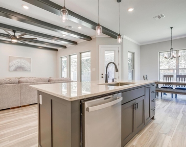 908 Meadowlark Lane - Photo Thumbnail 15