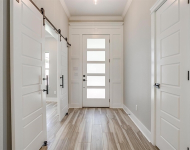 908 Meadowlark Lane - Photo Thumbnail 4
