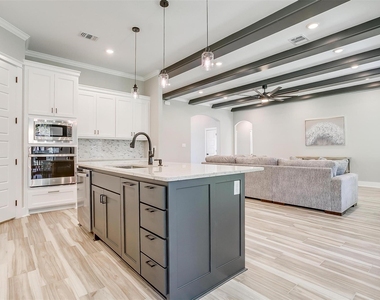 908 Meadowlark Lane - Photo Thumbnail 16