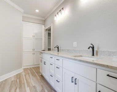 908 Meadowlark Lane - Photo Thumbnail 27