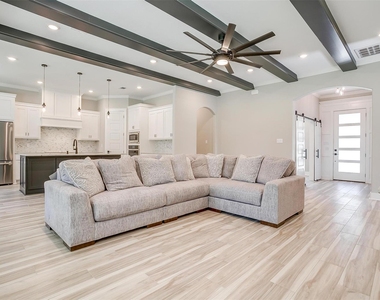 908 Meadowlark Lane - Photo Thumbnail 9