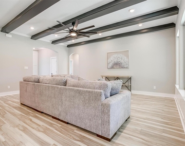 908 Meadowlark Lane - Photo Thumbnail 10