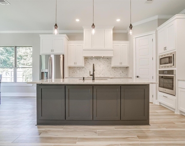 908 Meadowlark Lane - Photo Thumbnail 13