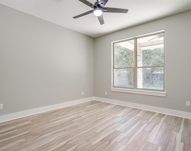 908 Meadowlark Lane - Photo Thumbnail 33