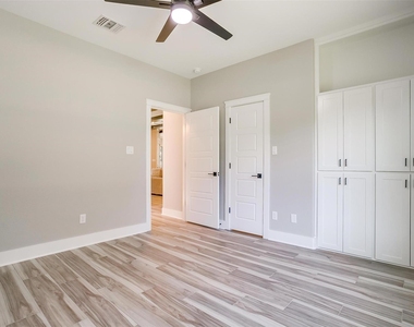 908 Meadowlark Lane - Photo Thumbnail 32