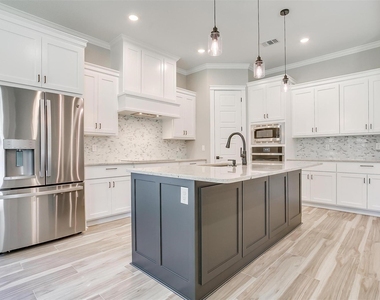 908 Meadowlark Lane - Photo Thumbnail 12