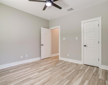 908 Meadowlark Lane - Photo Thumbnail 34