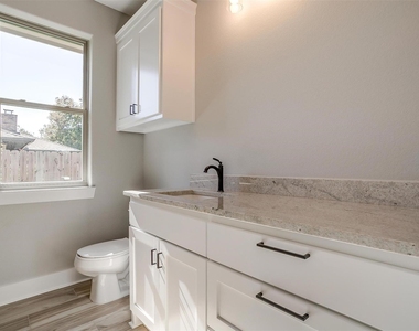 908 Meadowlark Lane - Photo Thumbnail 35