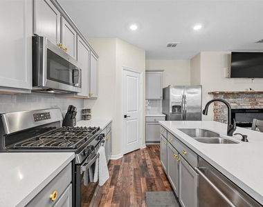 116 Mills Drive - Photo Thumbnail 10