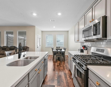 116 Mills Drive - Photo Thumbnail 11