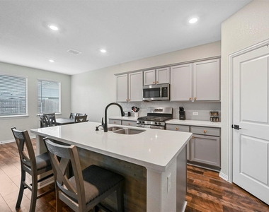 116 Mills Drive - Photo Thumbnail 14