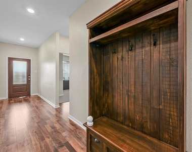 116 Mills Drive - Photo Thumbnail 2