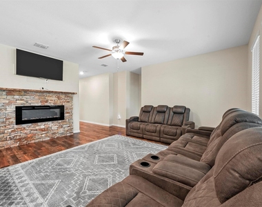116 Mills Drive - Photo Thumbnail 4