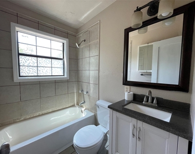 2210 Vine Street - Photo Thumbnail 10