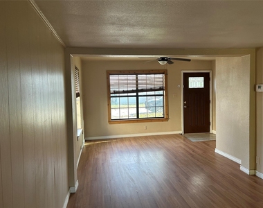 2210 Vine Street - Photo Thumbnail 2