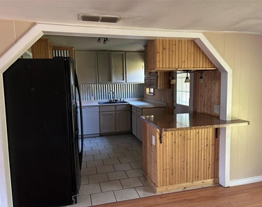 2210 Vine Street - Photo Thumbnail 4