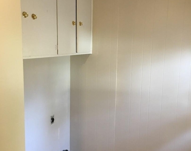 1009 Locust Street - Photo Thumbnail 10