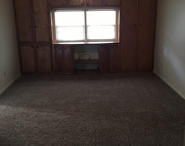 1009 Locust Street - Photo Thumbnail 13