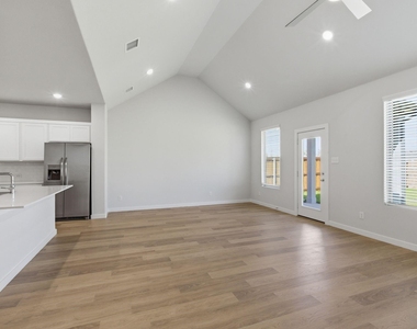 637 Sierra Ridge - Photo Thumbnail 4