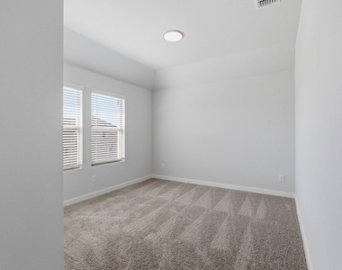 637 Sierra Ridge - Photo Thumbnail 17