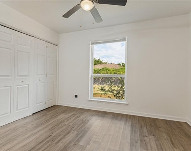 524 Cole Avenue - Photo Thumbnail 4