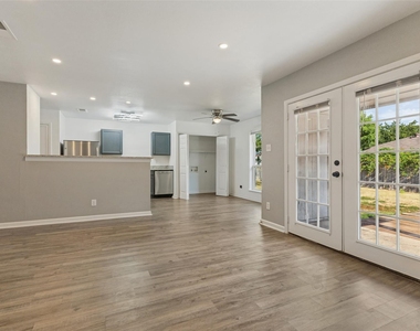 524 Cole Avenue - Photo Thumbnail 2