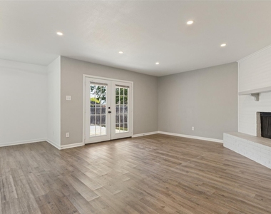 524 Cole Avenue - Photo Thumbnail 1