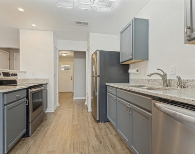524 Cole Avenue - Photo Thumbnail 3
