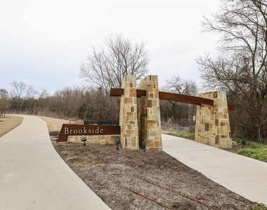 605 Cedar Springs Drive - Photo Thumbnail 27
