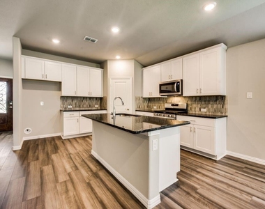 605 Cedar Springs Drive - Photo Thumbnail 15