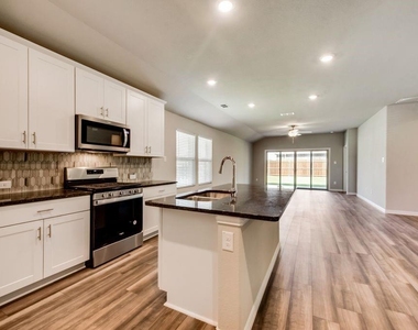 605 Cedar Springs Drive - Photo Thumbnail 9