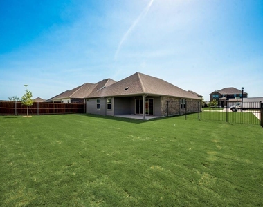 605 Cedar Springs Drive - Photo Thumbnail 23