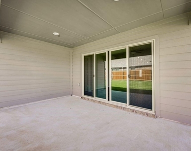 605 Cedar Springs Drive - Photo Thumbnail 22