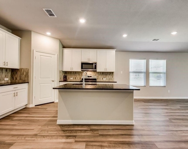 605 Cedar Springs Drive - Photo Thumbnail 11