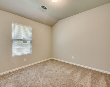 605 Cedar Springs Drive - Photo Thumbnail 18
