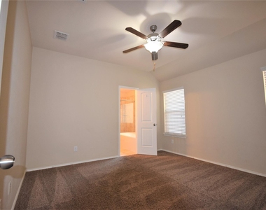 9005 Sundance Trail - Photo Thumbnail 4
