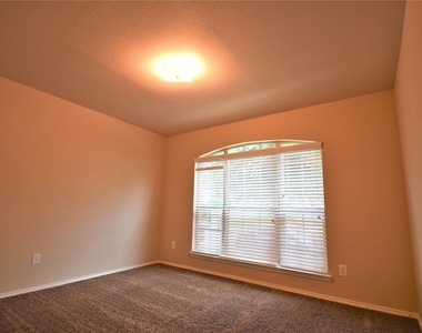 9005 Sundance Trail - Photo Thumbnail 7
