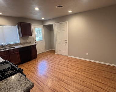 214 E Carolyn Drive - Photo Thumbnail 4