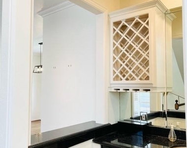 4504 Bowser Avenue - Photo Thumbnail 14
