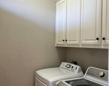 4504 Bowser Avenue - Photo Thumbnail 8