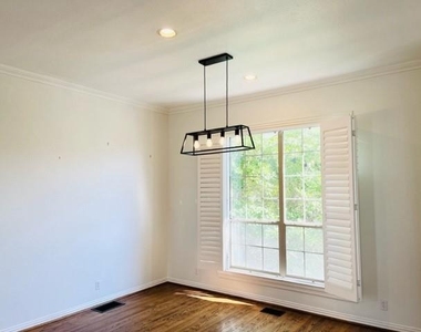 4504 Bowser Avenue - Photo Thumbnail 11