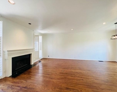 4504 Bowser Avenue - Photo Thumbnail 13