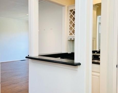 4504 Bowser Avenue - Photo Thumbnail 20