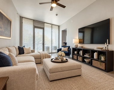 2950 Mckinney Avenue - Photo Thumbnail 2