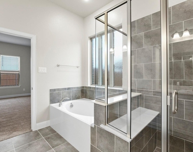 1316 Hudson Lane - Photo Thumbnail 15