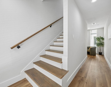 5633 Live Oak - Photo Thumbnail 2