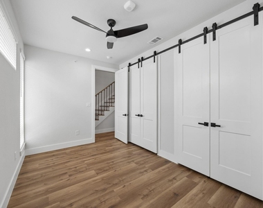 5633 Live Oak - Photo Thumbnail 13