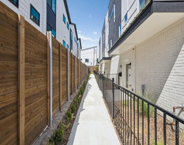 5633 Live Oak - Photo Thumbnail 20