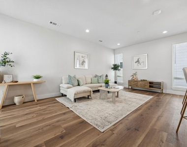 5633 Live Oak - Photo Thumbnail 4
